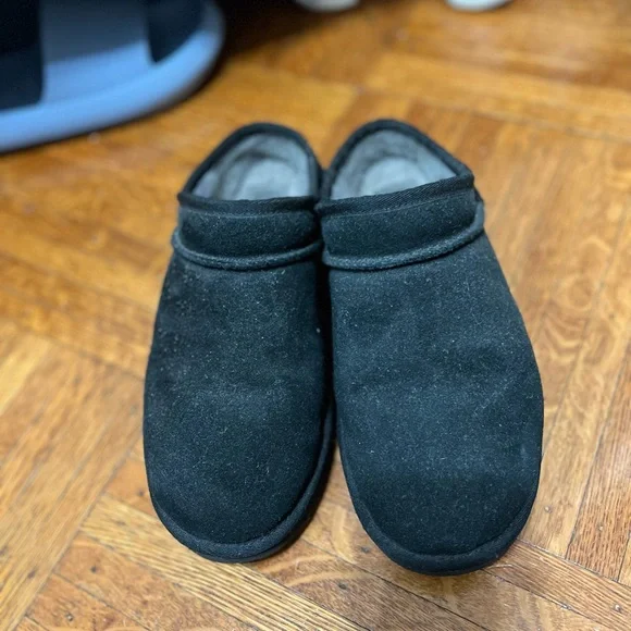 Ugg slippers - Picture 1 of 4
